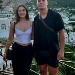 Cronulla Sharks Star Center Kayal Iro (na obrázku s partnerom Maddy Bryce) odhalil, prečo teraz ide k svojmu neoficiálnemu rodnému menu KL Iro