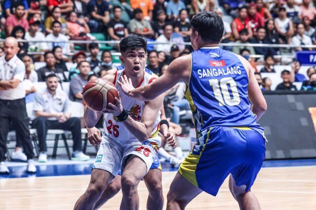 Santi Santillan Rain alebo Shine Bategóna Magnolia PBA Philippine Cup