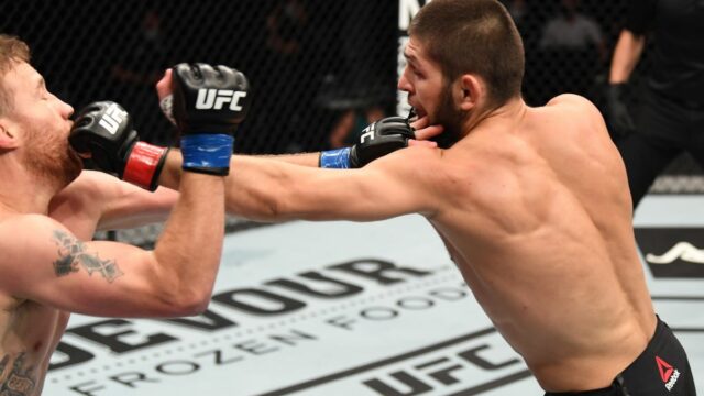 Daniel Cormier, Chael Sonnen diskutuje, či Khabib odišiel do dôchodku „príliš skoro“

