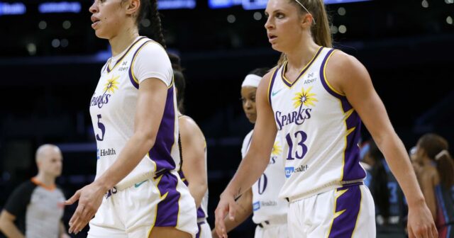 Dearica Hamby, Kelsey Plum Rally Sparks, ale ich návrat sa rozpadne

