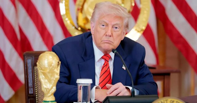 Donald Trump suggère de laisser la Russie dans la Coupe du Monde de la FIFA pourrait être «incitative» à mettre fin à la guerre
