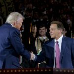 Prezident Donald Trump a bývalý hlavný tréner Alabamy Nick Saban sa stretol, aby hovoril o Nile