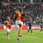 Dva dokončené podpisy, klauzula Huijsen, Osimhen Move - Chelsea Summer Transfer Window Stock