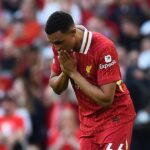 Dve hviezdy Liverpoolu zobrazujú skutočné farby reagovaním na Trent Alexander-Armold Boos