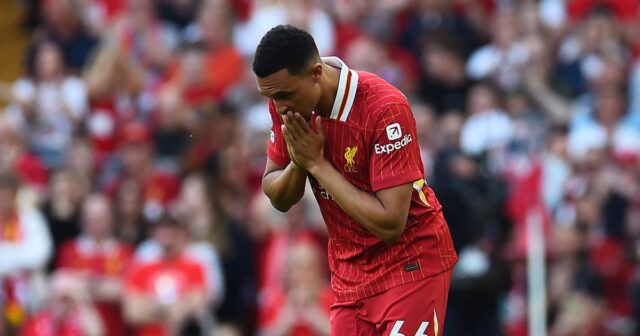 Dve hviezdy Liverpoolu zobrazujú skutočné farby reagovaním na Trent Alexander-Armold Boos

