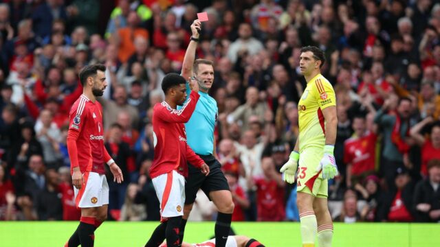 EMI Martinez dostane červenú kartu v Manchester United vs Aston Villa, zabuduje zabudnutý rekord

