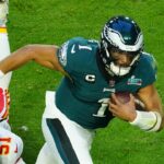 Eagles quarterback Jalen Hurts vysvetľuje neprítomnosť Bieleho domu po víťazstve Super Bowl