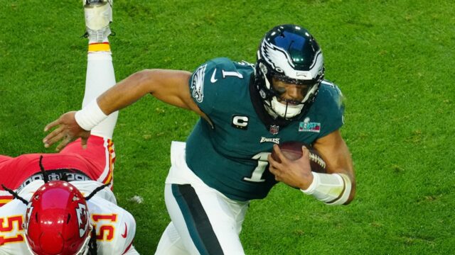 Eagles quarterback Jalen Hurts vysvetľuje neprítomnosť Bieleho domu po víťazstve Super Bowl

