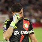 Emiliano Martinez bol videný po poslednom píšťalke sĺz, ktoré sa prehnal po poslednom píšťalke