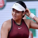 Emma Raducanu cíti teplo v Paríži, pretože mu každý Switek dáva tvrdú lekciu