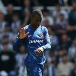 Nicolas Jackson bol v nedeľu v prvej polovici Newcastle porážky vyslaný dole