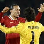 Liverpool Alisson a Virgil van Dijk sa stali zvyškom ligy