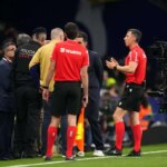 Espanyol vs Barcelona dočasne prerušil po veľkej skupine fanúšikov postihnutých autom mimo štadióna