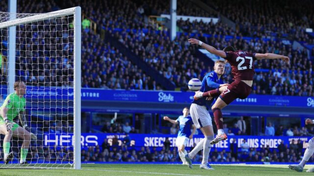 Everton 2-2 Ipswich Town: Hirst's Header dokončí návrat

