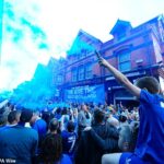 Fanúšikovia Evertonu zaplavili v nedeľu pred posledným zápasom klubu v Goodison Parku