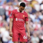 Trent Alexander -arnold bol fanúšikmi Livrepoolu po tom, čo oznámil, že odíde zadarmo - futbalová práca týmto spôsobom v týchto dňoch