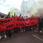 Fanúšikovia MAN UTD protestovali proti Jimovi Ratcliffovi a Glazersovi mimo Old Trafford