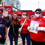 Fanúšikovia Nottingham Forest sa ponáhľali do Garyho Nevilla po tom, čo tento týždeň tento týždeň zakázal ich štadión