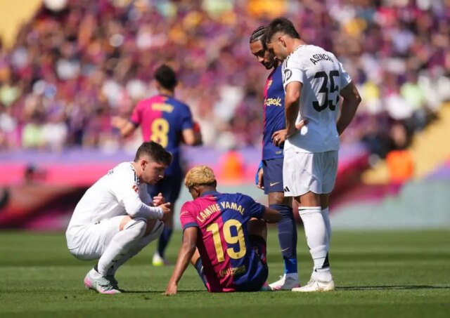 Fanúšikovia Real Madrid majú nový lamínový Yamal štítok v Barcelone

