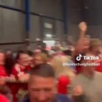 Desiatky fanúšikov Manchester United zostali po oslave toho, čo považujú za otvárač Amad Diallo, červené tváre