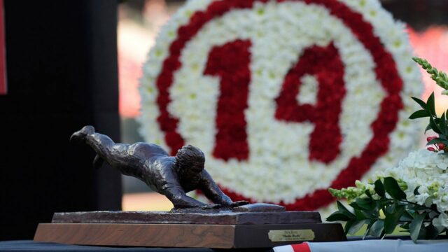 Fanúšikovia baseballu oslavujú Pete Rose v Cincinnati po šokujúcom oznámení MLB


