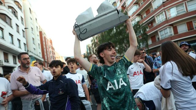 Finále Európskej ligy: Fanúšikovia Tottenham a Man United sa stretávajú v Bilbao pred finále

