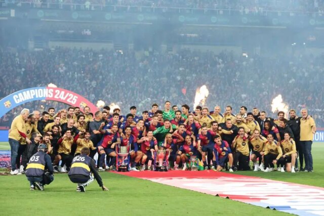 Foto: Pedri nesie košeľu neprítomného spoluhráča z Barcelony v Liga Trophy Lift

