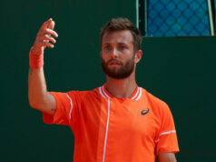 Corentin Moutet urobil „hlúpe“ priznanie, keď sa hlúpy výstrel vrátil, aby strašil Francúzsko na Davis Cupe Francúzska tenisová hviezda hrozila, že ho „zabije“ na súde