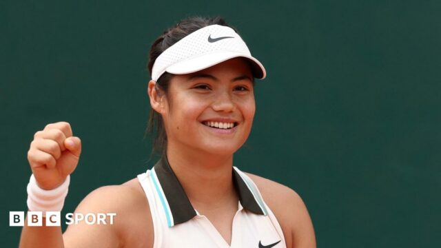 Emma Raducanu clenches her fist after winning in the French Open first round
