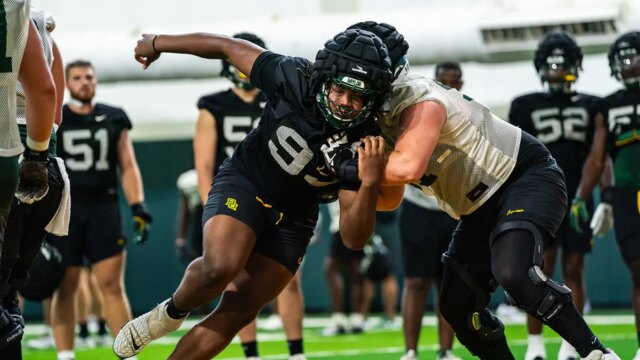 Futbalista Baylor Alex Foster zabil Mississippi -SchietPart

