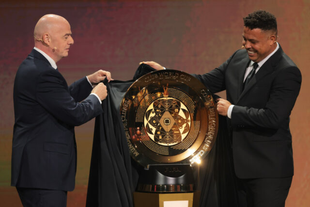 Futbalová legenda Ronaldo uviedla, že jeho „romantický“ backhand v tenise je neúčinný

