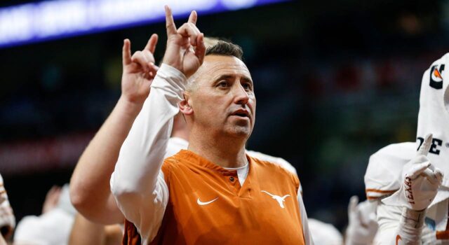 Futbalový tréner Steve Sarkisian Van Texas popiera fámy 40 miliónov dolárov

