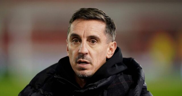 Gary Neville a scandalisé en rejoignant Bonnie Blue et est interdit de Premier League Club
