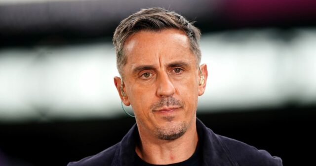 Gary Neville reaguje na zákaz Nottinghamovho lesa, keď Jamie Carragher objasňuje emócie

