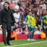 Générer les fans d'Arsenal `` Mikel Arteta Out ', car la perte de Bournemouth signifie les cinq premières places à risque