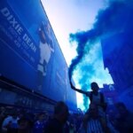 Goodison Park Live: Fanúšikovia Evertonu šumivé modré svetlice v emocionálnom obsahu 133 rokov