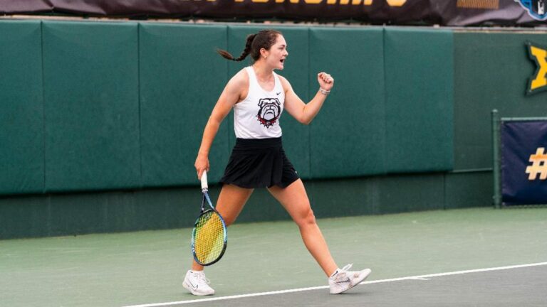 Gruzínsky ženský tenis Downs Texas A&M za 1. národný titul od roku 2000