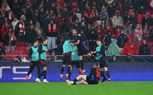 Hansi Flick osobne požiadal Barcelonu radu o obnovenie zmluvy hráča

