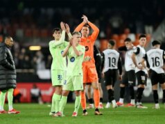 Hviezdny hráč v Barcelone odmieta „dôležitú ponuku“ na presun do Premier League Hansi Flick sa otvára zvyk dymu Barcelonovej hviezdy