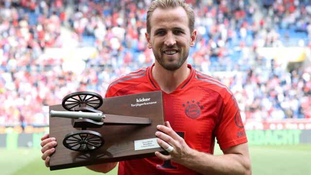 Kane získal ďalšie ocenenie po zdvíhaní titulu Bundesliga minulý víkend