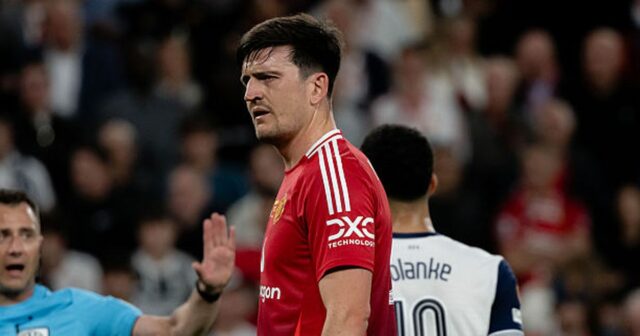 Harry Maguire sa zameriava na päť -slovo vykopávka v Tottenham Star v Furious Europa League Reaktion

