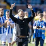 Derek McInnes oslavuje Kilmarnockovo víťazstvo nad Dundee, ktoré zabezpečilo štatút ich predsedu vlády