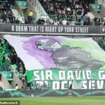Priaznivci HIBS otvorili pôsobivú obrazovku TIFO, ktorá vzdáva hold práci jej manažérov.