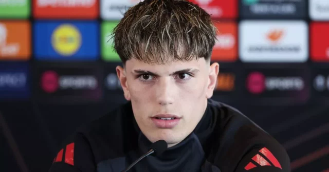 Homme Utd Transfer News: Alejandro Garnacho s'adresse à l'avenir à mesure que la promesse de transfert émerge
