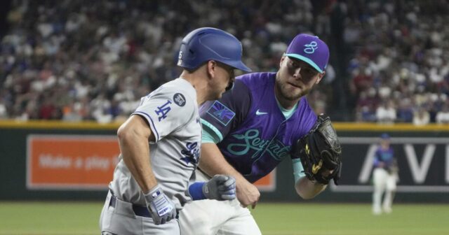 Horúca séria Dodgers proti víťazom Cy Young končí počas straty

