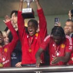 Hráči Man Utd sú „šedí“, pretože úžasné v Trio pokarhajú „prst, aby sa otáčali“