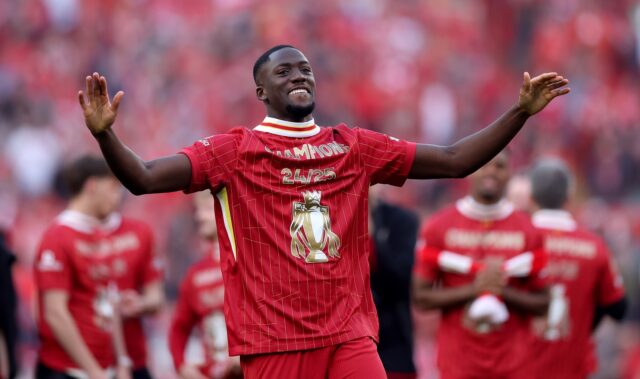 Ibrahima Konate v rokovaniach s Liverpoolom o novej dohode

