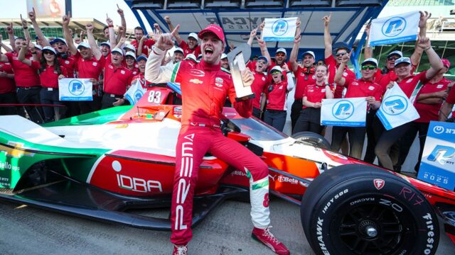 Indy 500: Očakávalo sa, že sa zúčastnia asi 350 000 fanúšikov

