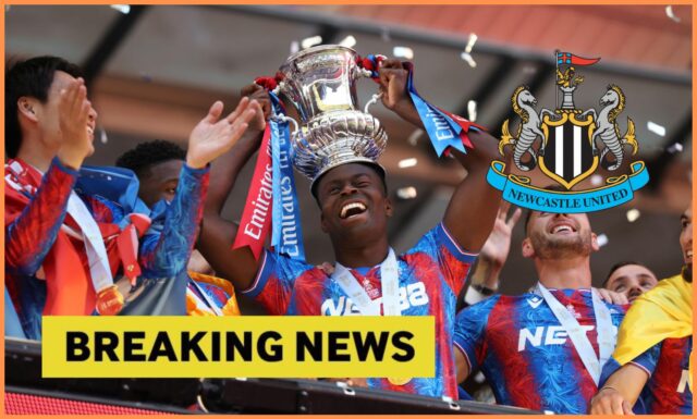 Marc Guehi oslavuje po tom, čo Crystal Palace porazil Manchester City vo finále FA Cupu