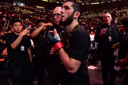 Islam Makhachev, Chael Sonnen, vymení slová z welterweight hrot


